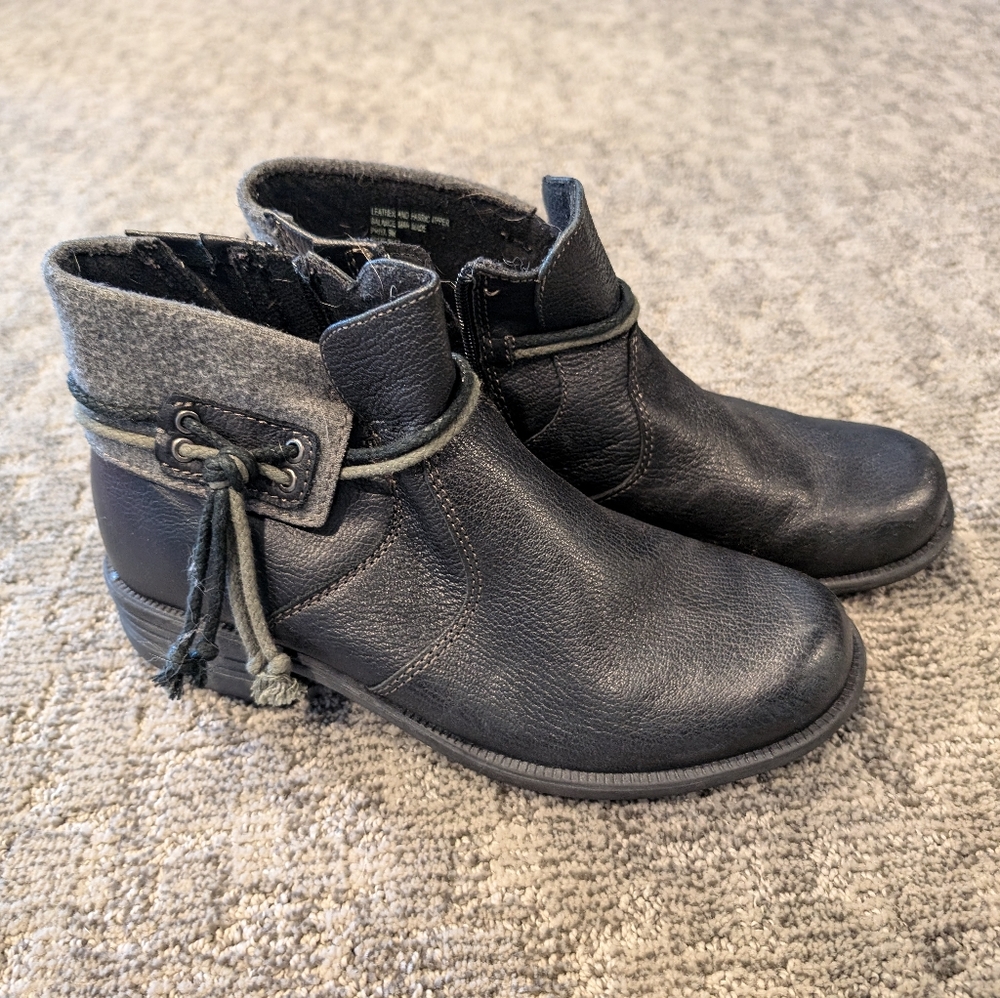 Earth Origins Priya booties, black/gray, size 9